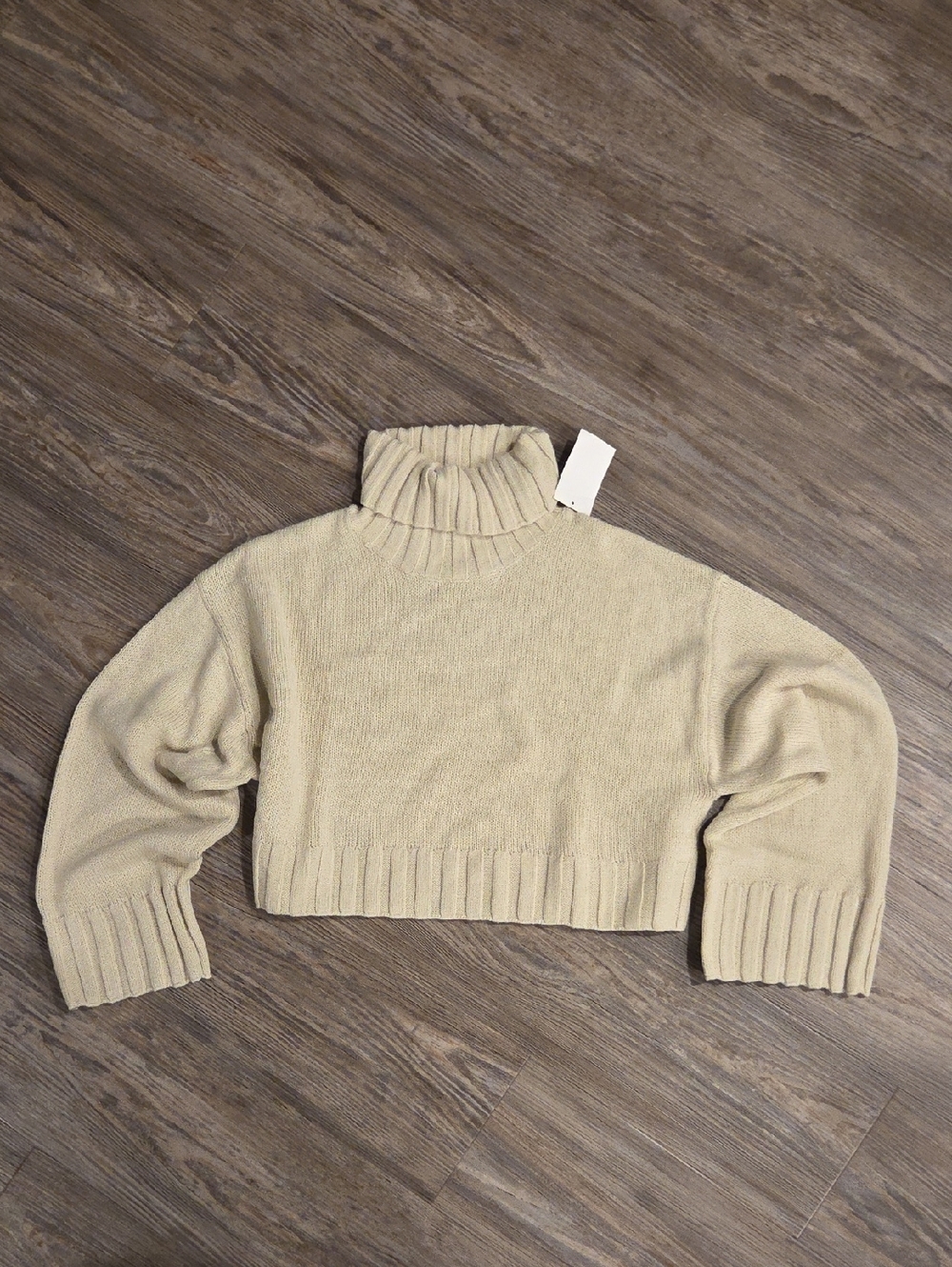 H&M Cropped Turtleneck Sweater in Cream